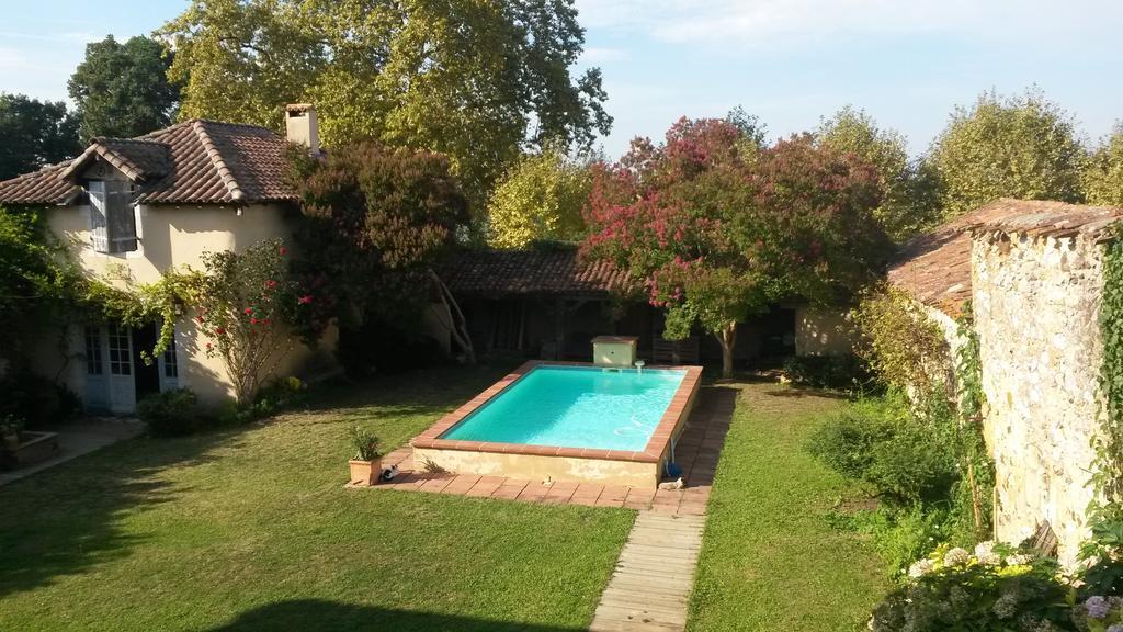 Maison Arriu Panzió Montaut  Kültér fotó